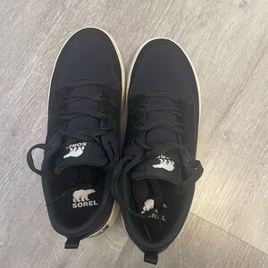 Sorel size 7.5 black sneakers.